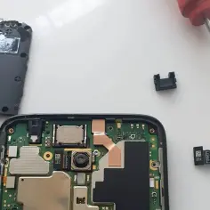 Ile kosztuje wymiana aparatu w telefonie? Zaskakujące ceny napraw!