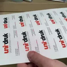 Jak drukować wizytówki: proste kroki do profesjonalnego efektu